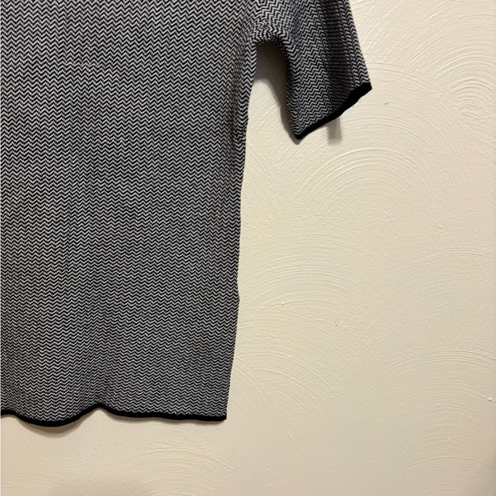 White House Black Market Black White Chevron Knit Turtleneck Top Large - Picture 8 of 9